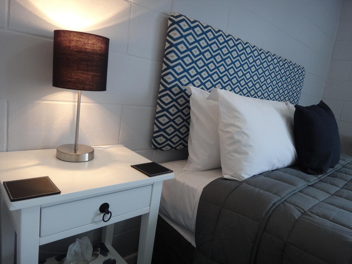Amble In Motel Стратфорд Екстериор снимка